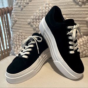 JSlides Amanda Sneakers